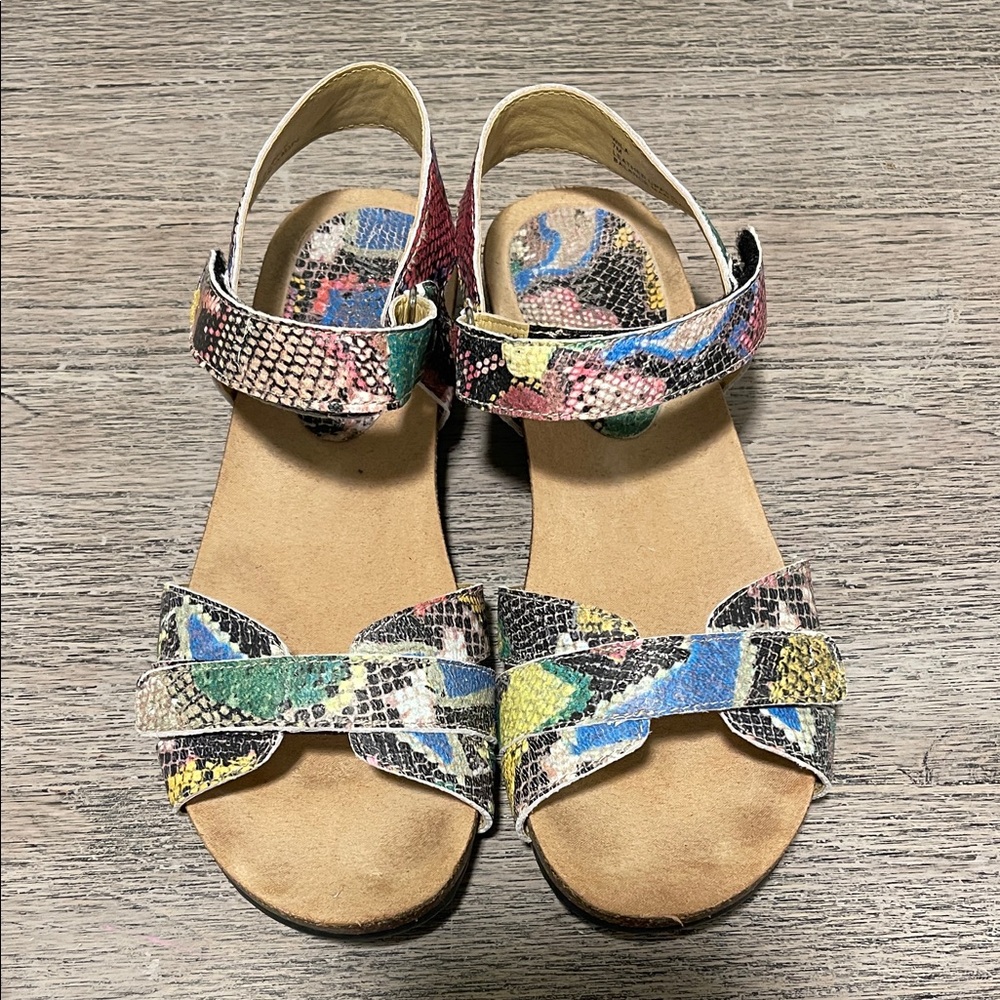 Vaneli Wila Colorful Snake Print Sandals Size 7‎